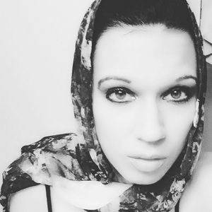 Meet your Posher, Datha